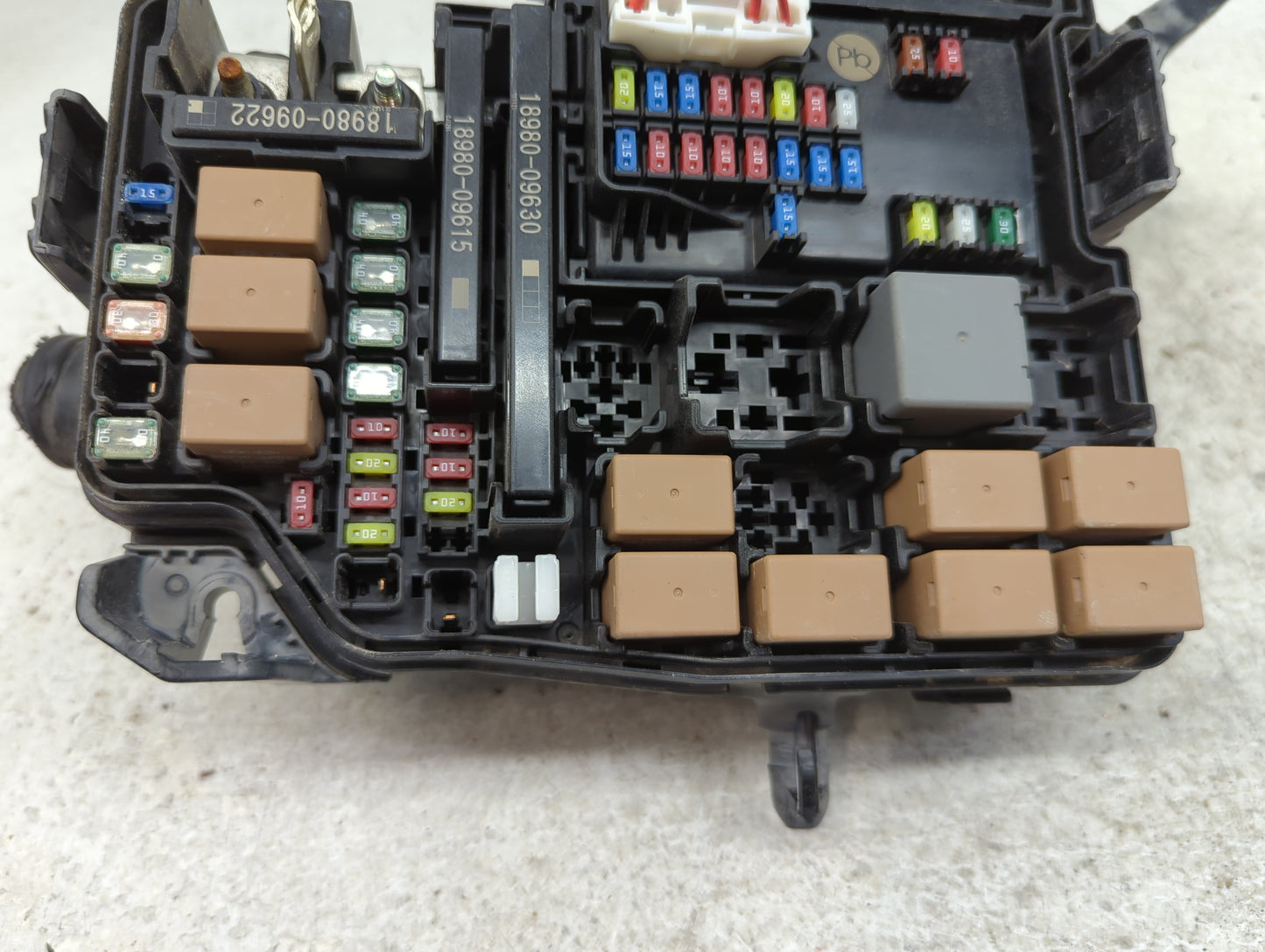 2021-2022 Hyundai Elantra Fusebox Fuse Box Panel Relay Module P/N:91200-BY050 Fits Fits 2021 2022 OEM Used Auto Parts - Oemu