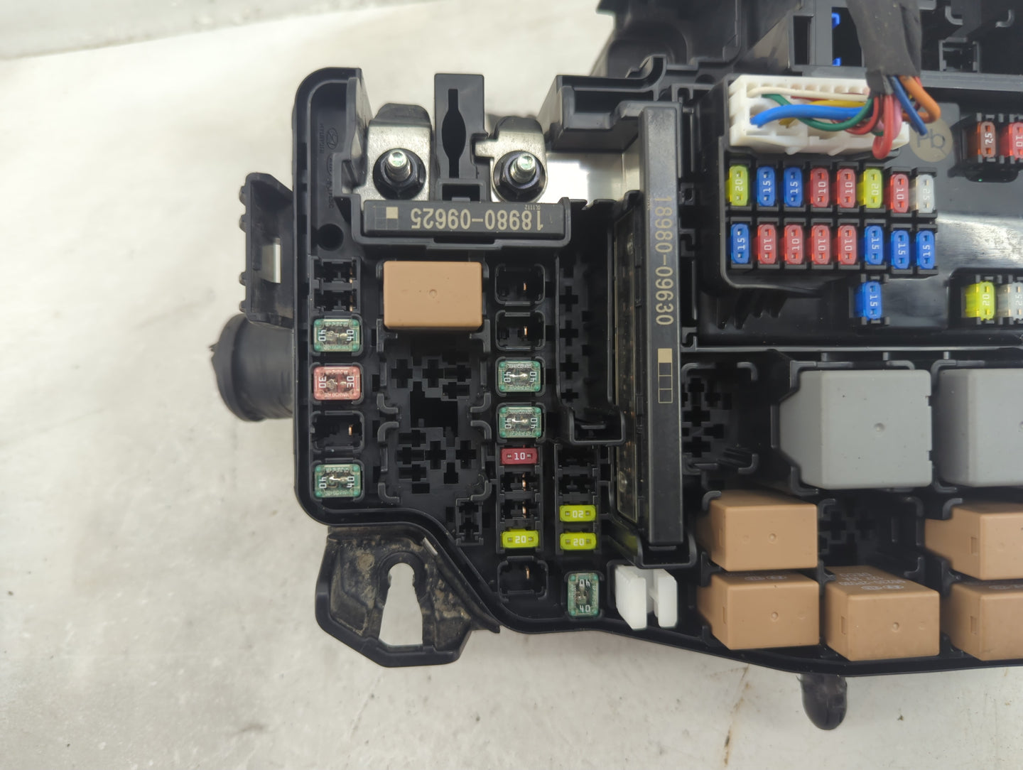 2021-2022 Hyundai Elantra Fusebox Fuse Box Panel Relay Module P/N:91956-AA020 Fits Fits 2021 2022 OEM Used Auto Parts - Oemu