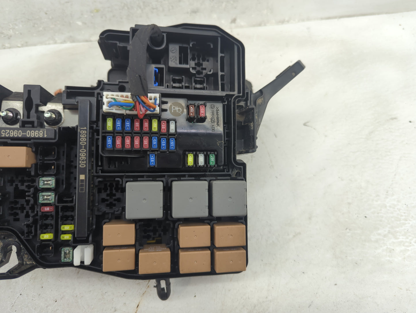 2021-2022 Hyundai Elantra Fusebox Fuse Box Panel Relay Module P/N:91956-AA020 Fits Fits 2021 2022 OEM Used Auto Parts - Oemu