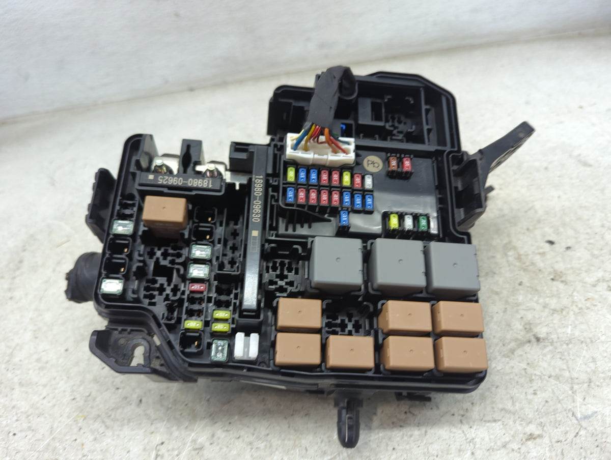 2021-2022 Hyundai Elantra Fusebox Fuse Box Panel Relay Module P/N:91230-AA080RR 91956-AA020, 18980-09625 Fits Fits 2021 2022