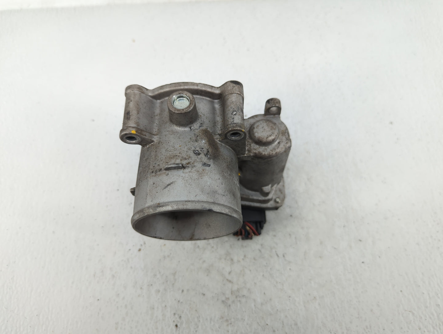 2021-2022 Hyundai Elantra Throttle Body P/N:35100-2J410 Fits Fits 2021 2022 OEM Used Auto Parts - Oemusedautoparts1.com