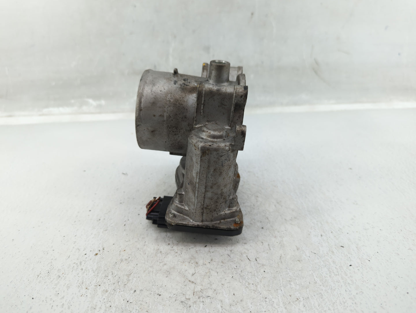 2021-2022 Hyundai Elantra Throttle Body P/N:35100-2J410 Fits Fits 2021 2022 OEM Used Auto Parts - Oemusedautoparts1.com