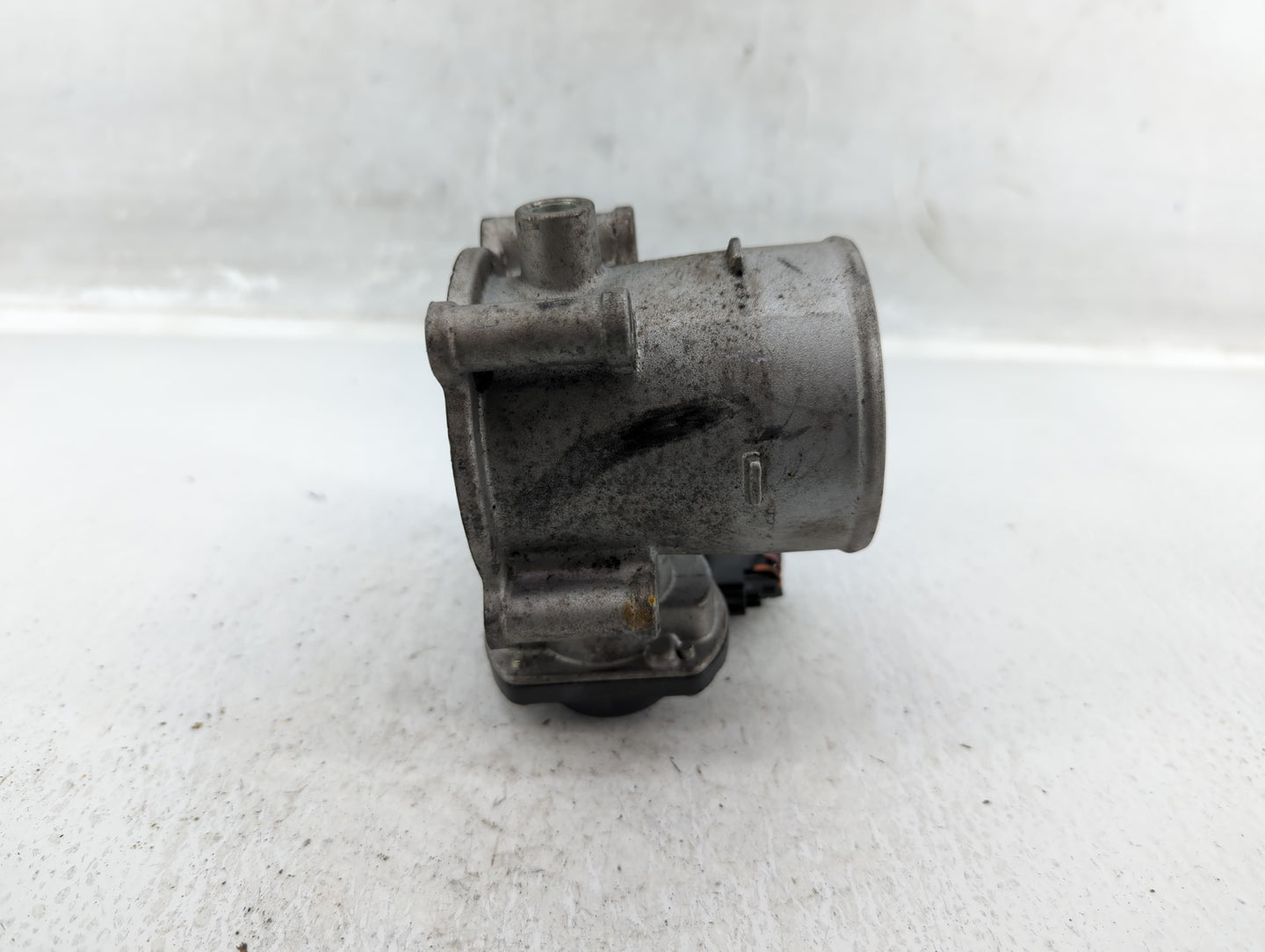 2021-2022 Hyundai Elantra Throttle Body P/N:35100-2J410 Fits Fits 2021 2022 OEM Used Auto Parts - Oemusedautoparts1.com