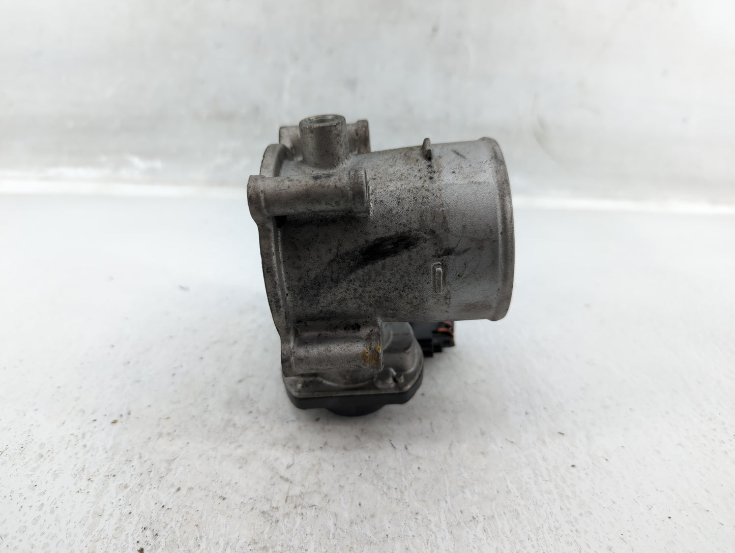 2021-2022 Hyundai Elantra Throttle Body P/N:35100-2J410 Fits Fits 2021 2022 OEM Used Auto Parts - Oemusedautoparts1.com