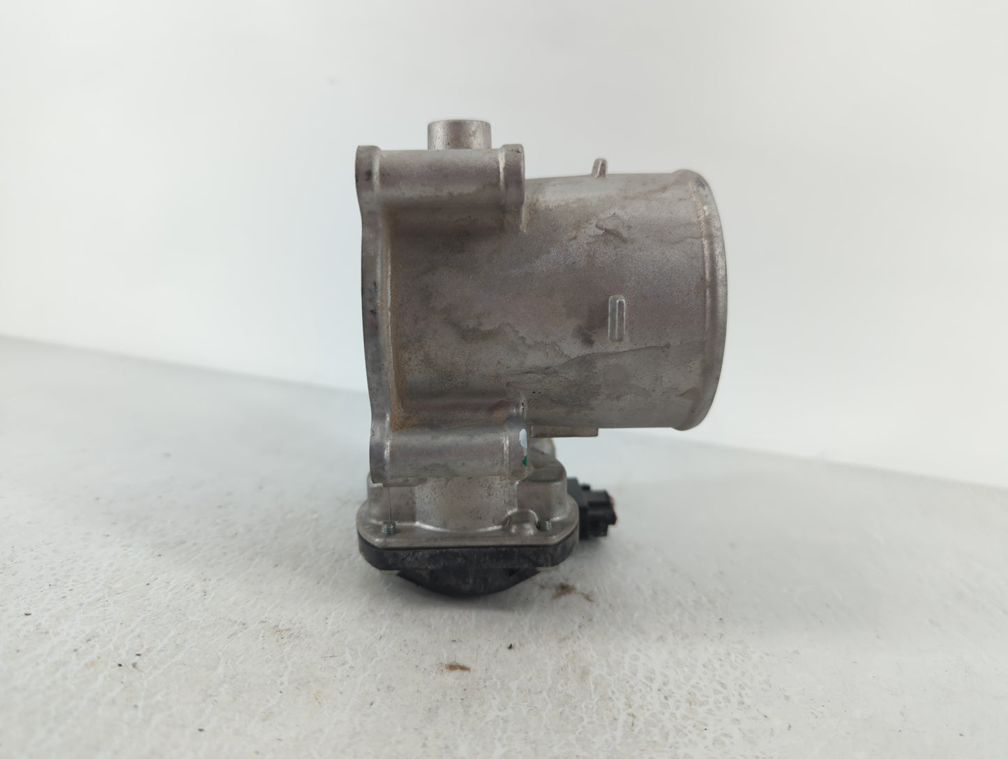 2021-2022 Hyundai Elantra Throttle Body P/N:35100-2J410 Fits Fits 2021 2022 OEM Used Auto Parts - Oemusedautoparts1.com