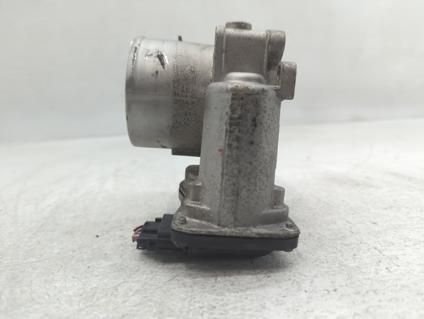 2021-2022 Hyundai Elantra Throttle Body P/N:35100-2J410 Fits Fits 2021 2022 OEM Used Auto Parts - Oemusedautoparts1.com