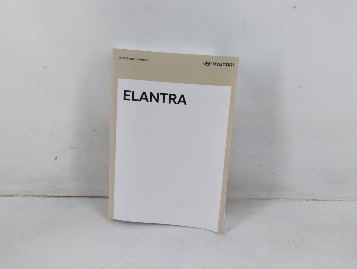 2022 Hyundai Elantra Owners Manual Book Guide P/N:N0B0-EU17B OEM Used Auto Parts - Oemusedautoparts1.com