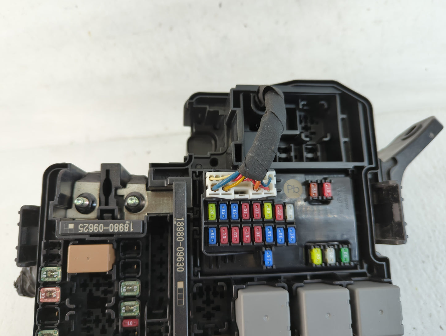2021-2022 Hyundai Elantra Fusebox Fuse Box Panel Relay Module P/N:91230-AA100AA Fits Fits 2021 2022 OEM Used Auto Parts - Oe