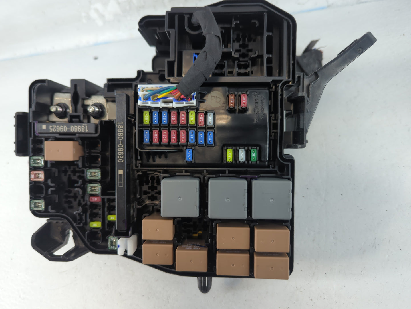 2021-2022 Hyundai Elantra Fusebox Fuse Box Panel Relay Module P/N:91956-AA020 Fits Fits 2021 2022 OEM Used Auto Parts - Oemu