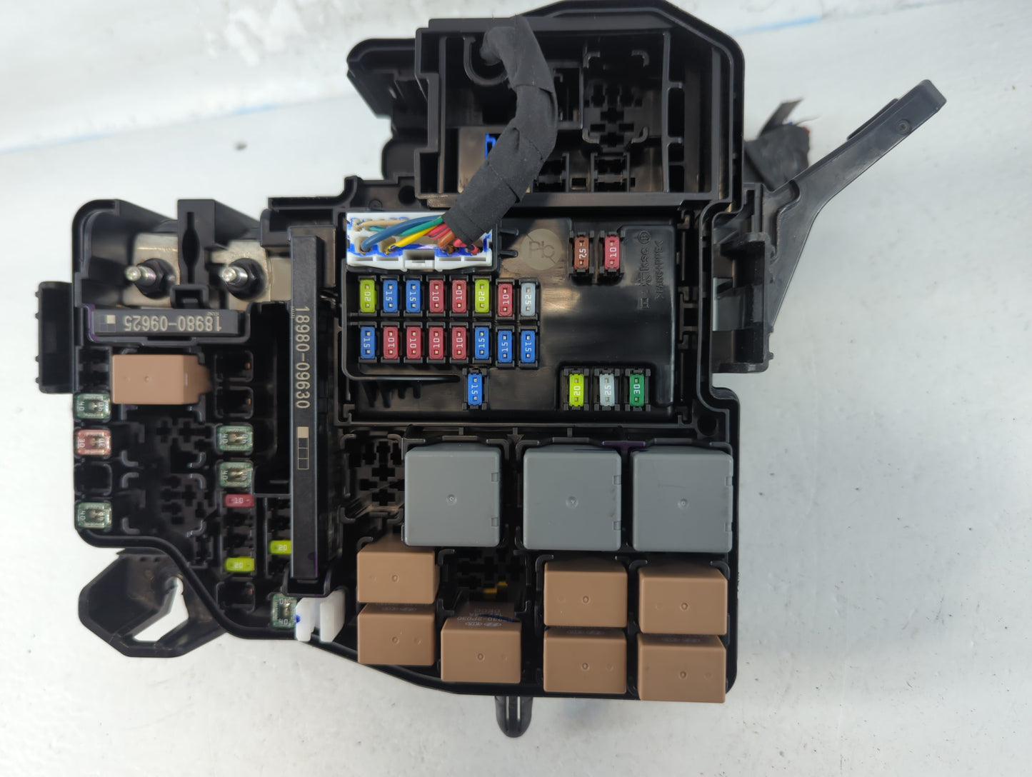 2021-2022 Hyundai Elantra Fusebox Fuse Box Panel Relay Module P/N:91956-AA020 Fits Fits 2021 2022 OEM Used Auto Parts - Oemu