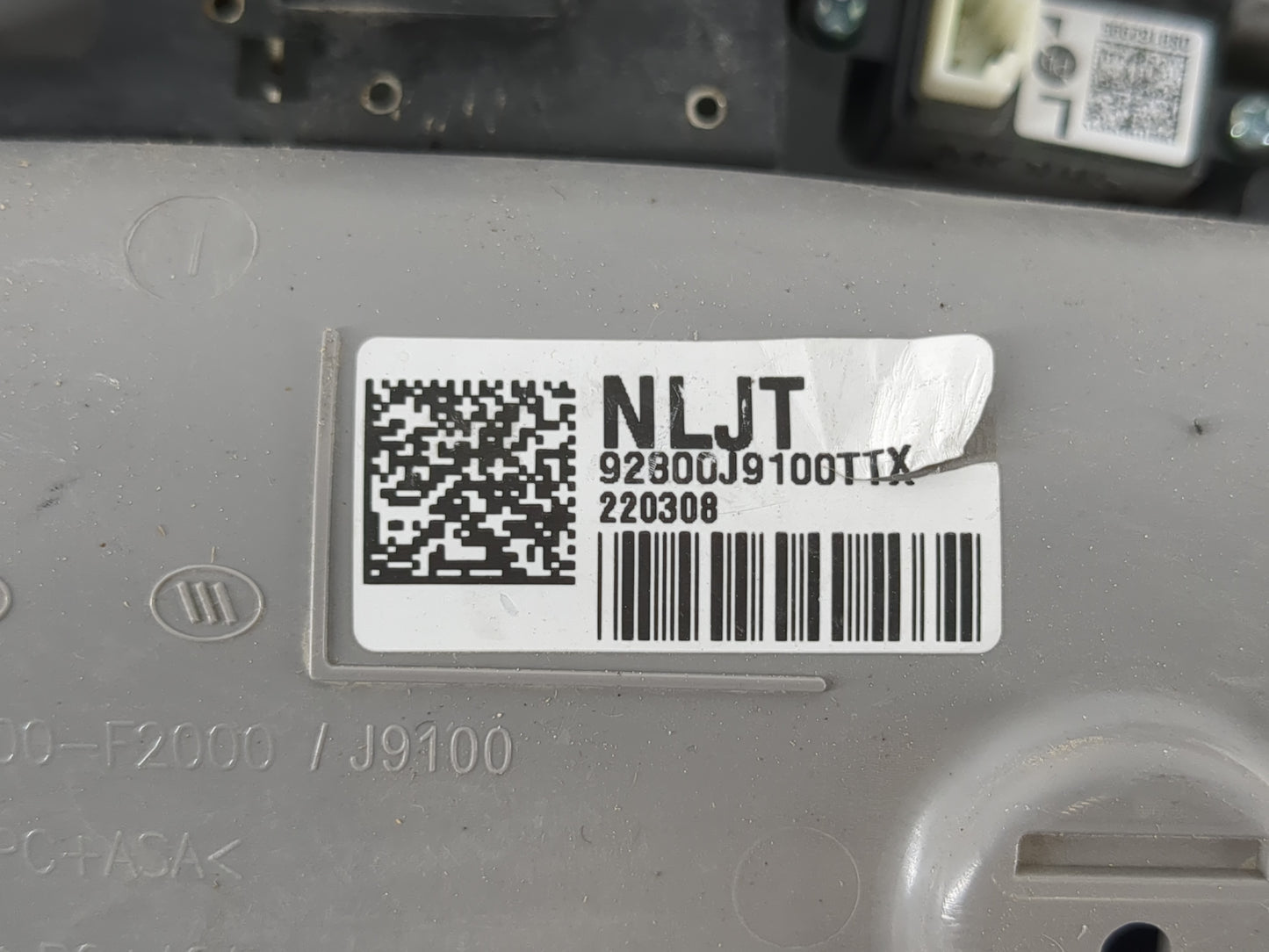 2018-2022 Hyundai Kona Overhead Roof Console 1111417 - Oemusedautoparts1.com