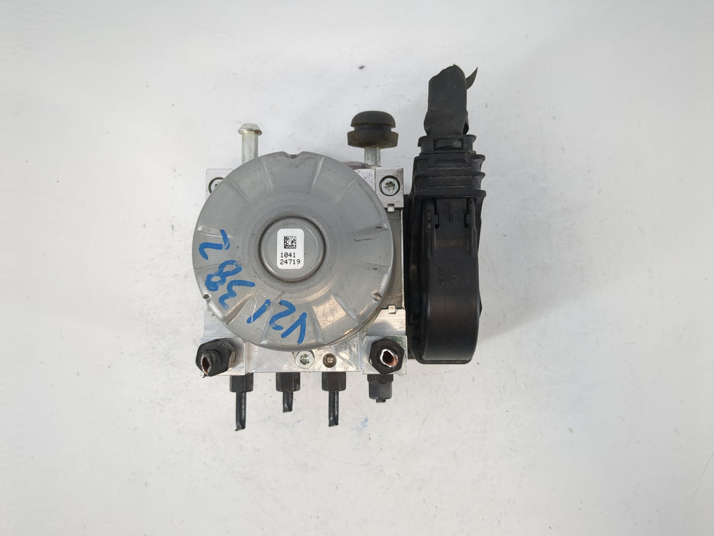 2022 Hyundai Kona ABS Pump Control Module Replacement Fits OEM Used Auto Parts - Oemusedautoparts1.com