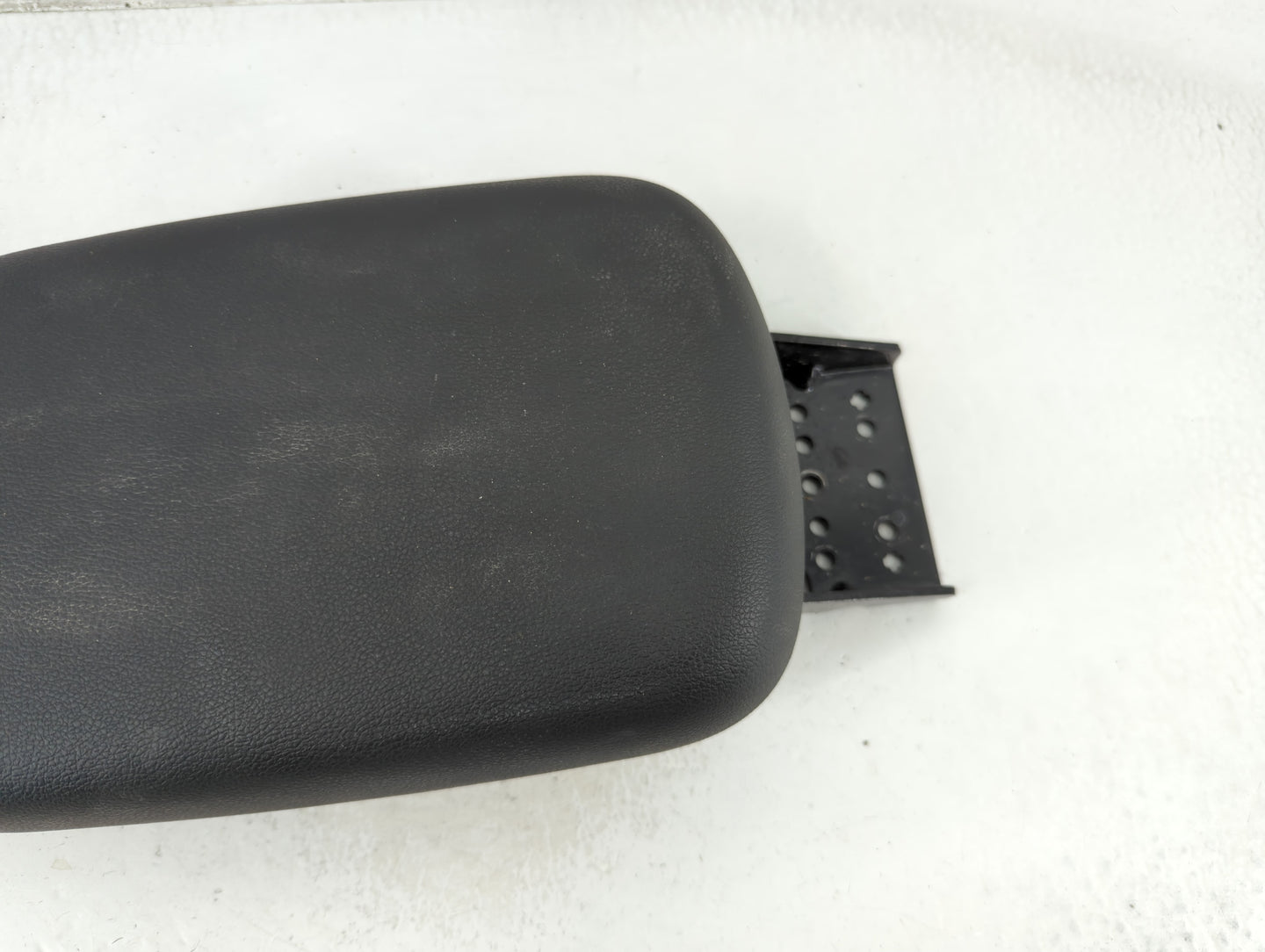 2022 Hyundai Kona Center Console Armrest Cover Lid Fits OEM Used Auto Parts - Oemusedautoparts1.com