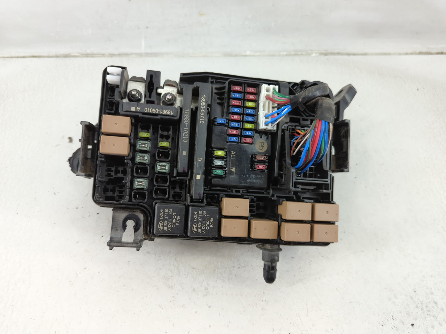 2022 Hyundai Kona Fusebox Fuse Box Panel Relay Module P/N:91956-J9220 Fits OEM Used Auto Parts - Oemusedautoparts1.com