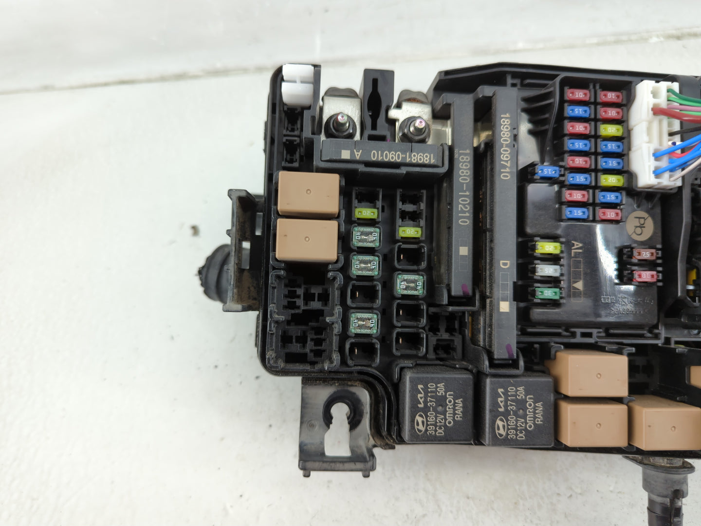 2022 Hyundai Kona Fusebox Fuse Box Panel Relay Module P/N:91956-J9220 Fits OEM Used Auto Parts - Oemusedautoparts1.com