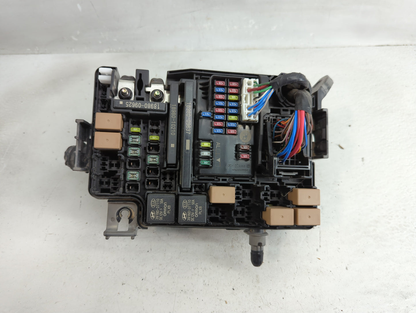 2022 Hyundai Kona Fusebox Fuse Box Panel Relay Module P/N:91956-J9220 Fits OEM Used Auto Parts - Oemusedautoparts1.com