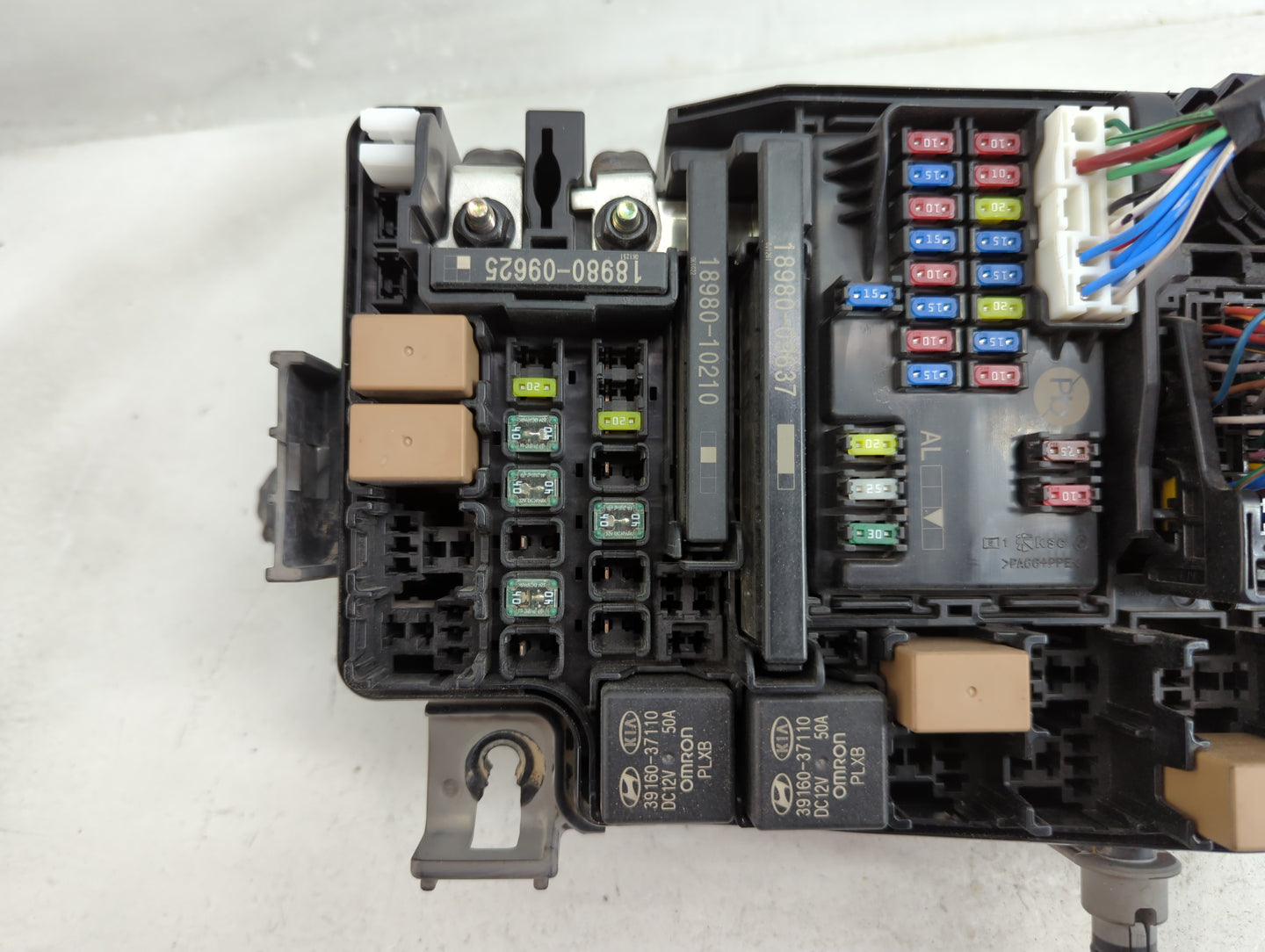 2022 Hyundai Kona Fusebox Fuse Box Panel Relay Module P/N:91956-J9220 Fits OEM Used Auto Parts - Oemusedautoparts1.com