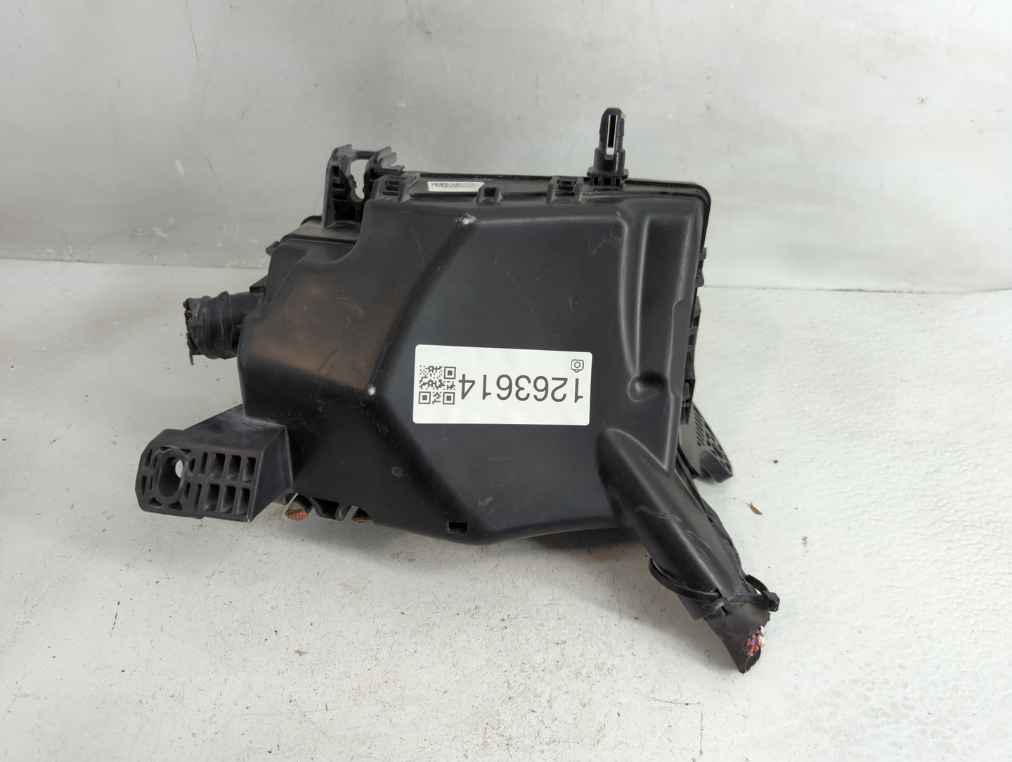 2022 Hyundai Kona Fusebox Fuse Box Panel Relay Module P/N:91956-J9220 Fits OEM Used Auto Parts - Oemusedautoparts1.com