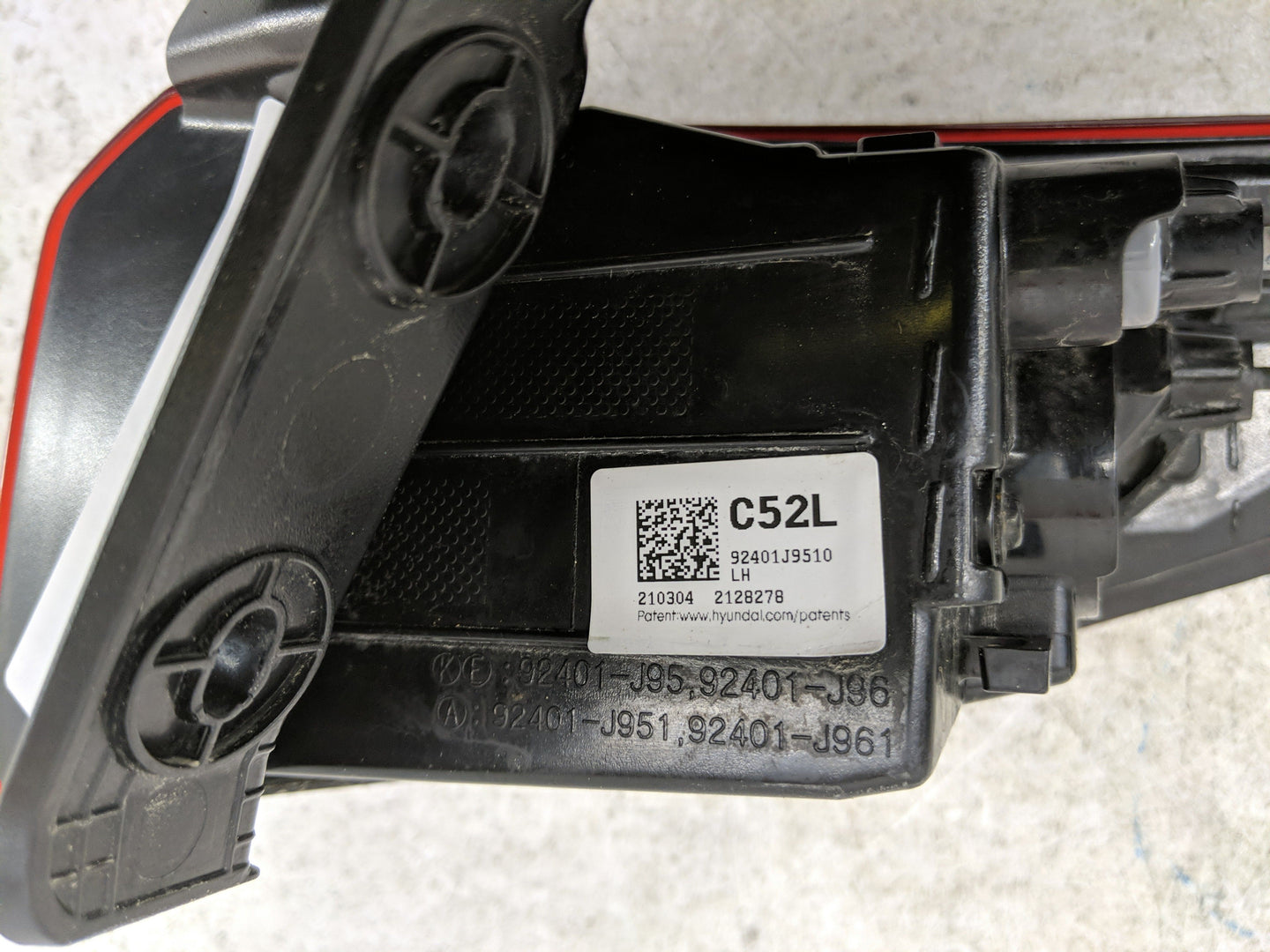 2022 Hyundai Kona Tail Light Assembly Driver Left OEM P/N:92401J9510 92401-J95, 92401-J96, 92401-J951, 92401-J961 Fits OEM U