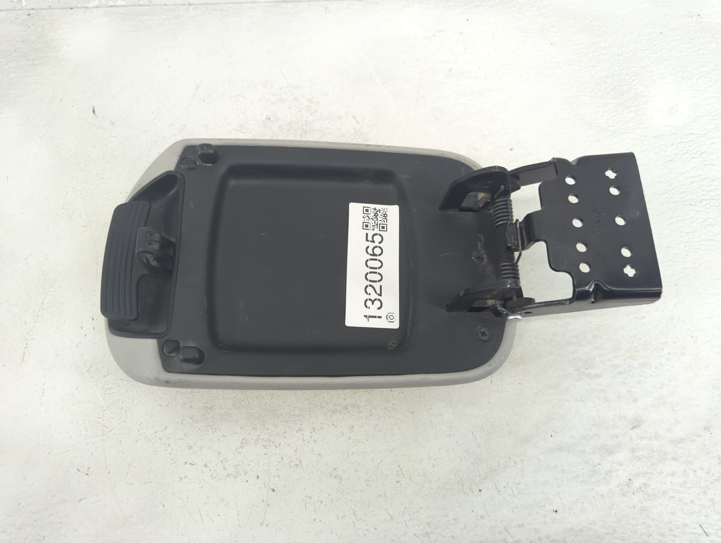 2022 Hyundai Kona Center Console Armrest Cover Lid Fits OEM Used Auto Parts - Oemusedautoparts1.com