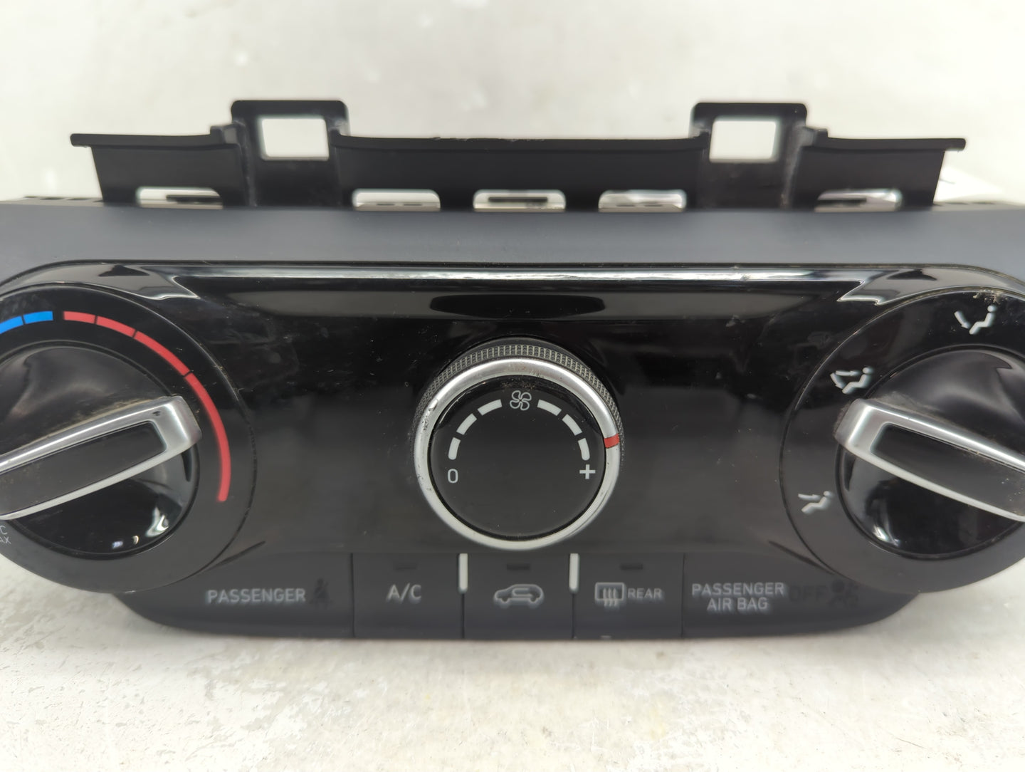 2022 Hyundai Kona Climate Control Module Temperature AC/Heater Replacement P/N:C20038-6860 97250-J9AF0 Fits OEM Used Auto Pa