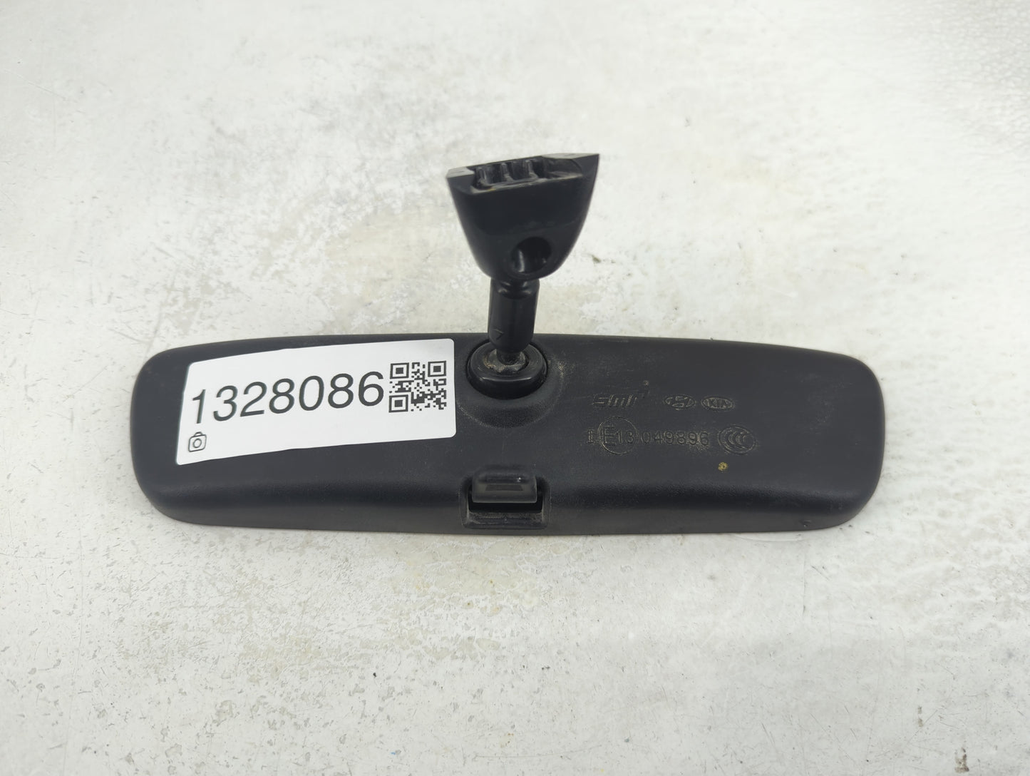 2018-2022 Hyundai Kona Interior Rear View Mirror Replacement OEM P/N:E13049896 Fits Fits 2018 2019 2020 2021 2022 OEM Used A