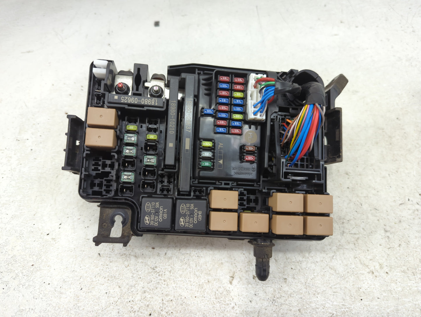 2022 Hyundai Kona Fusebox Fuse Box Panel Relay Module P/N:91956-J9220 Fits OEM Used Auto Parts - Oemusedautoparts1.com