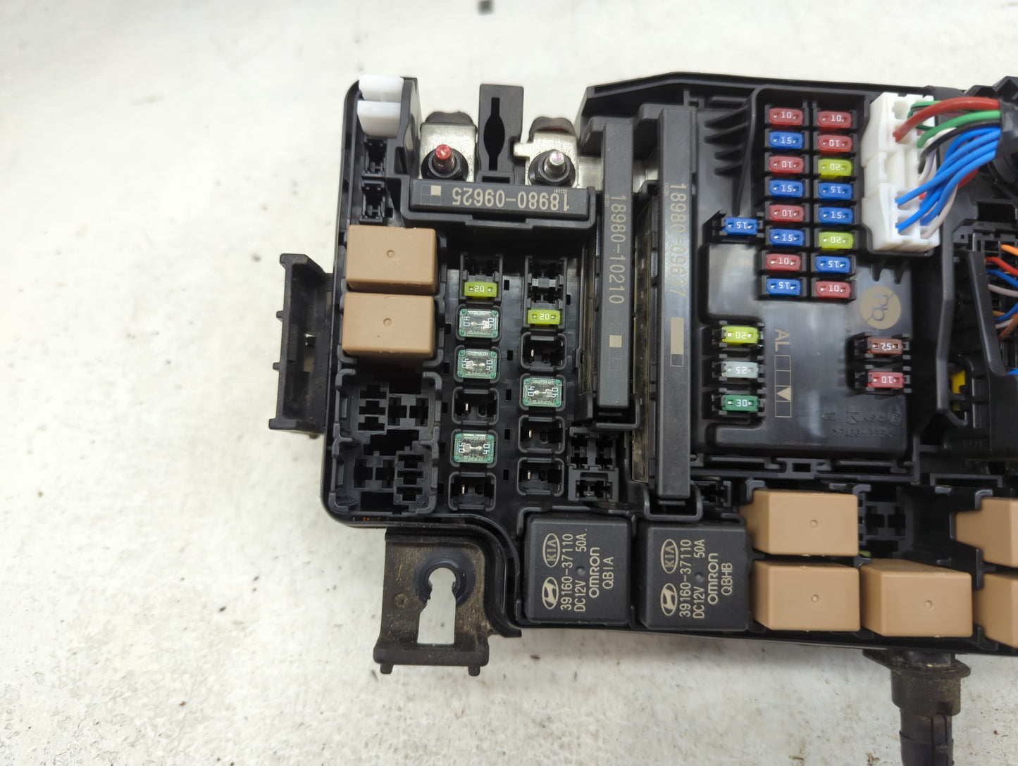 2022 Hyundai Kona Fusebox Fuse Box Panel Relay Module P/N:91956-J9220 Fits OEM Used Auto Parts - Oemusedautoparts1.com