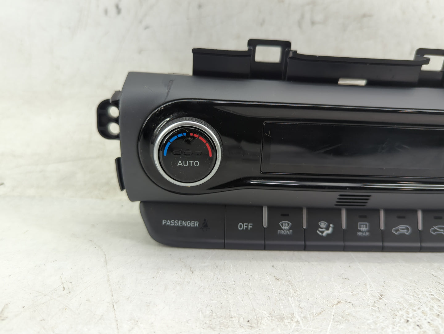 2022 Hyundai Kona Climate Control Module Temperature AC/Heater Replacement P/N:97250-J9DT0 Fits OEM Used Auto Parts - Oemuse