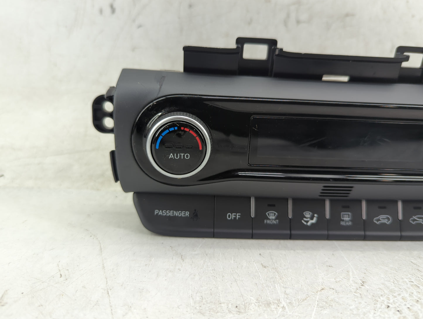 2022 Hyundai Kona Climate Control Module Temperature AC/Heater Replacement P/N:97250-J9DT0 Fits OEM Used Auto Parts - Oemuse