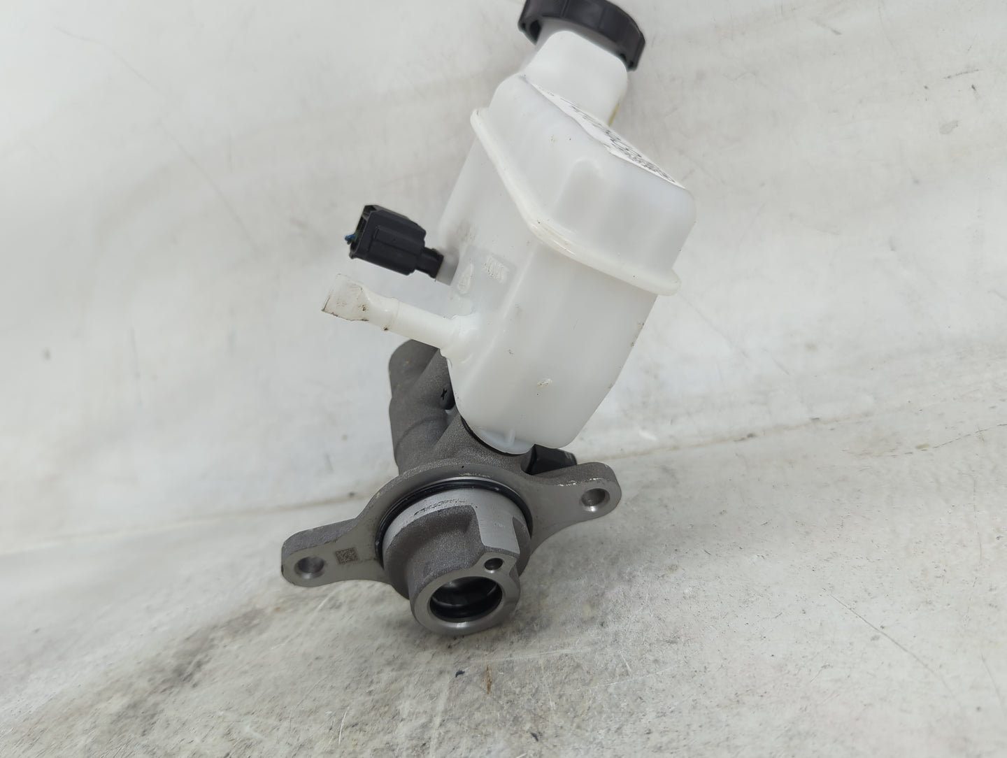 2022-2022 Hyundai Kona Brake Master Cylinder - Oemusedautoparts1.com