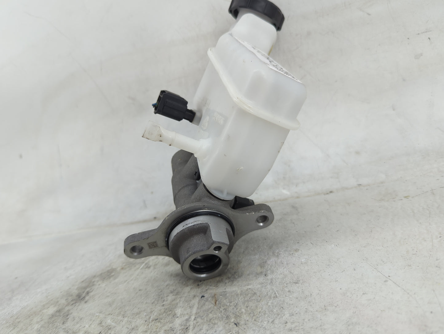 2022-2022 Hyundai Kona Brake Master Cylinder - Oemusedautoparts1.com
