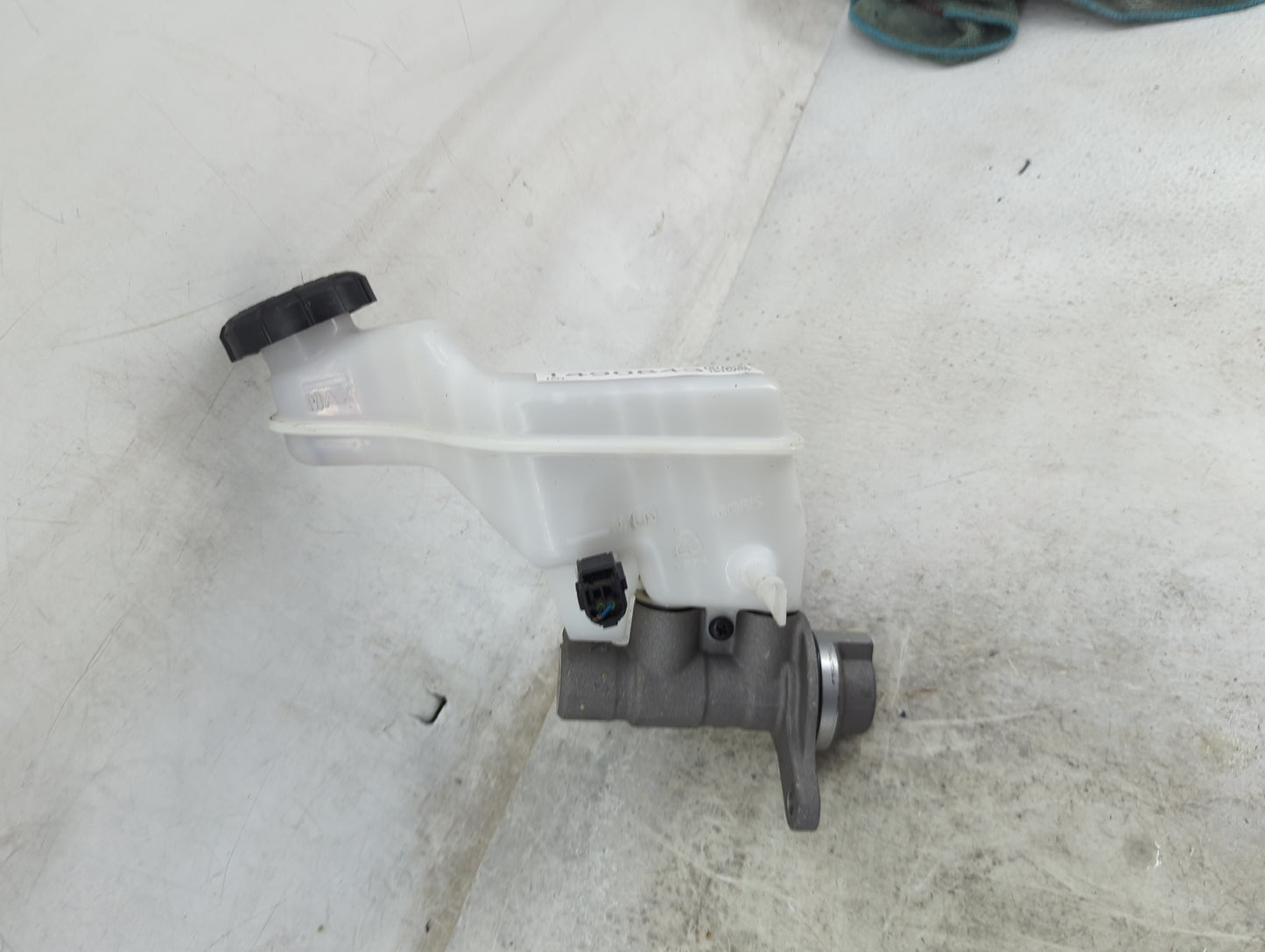2022-2022 Hyundai Kona Brake Master Cylinder - Oemusedautoparts1.com