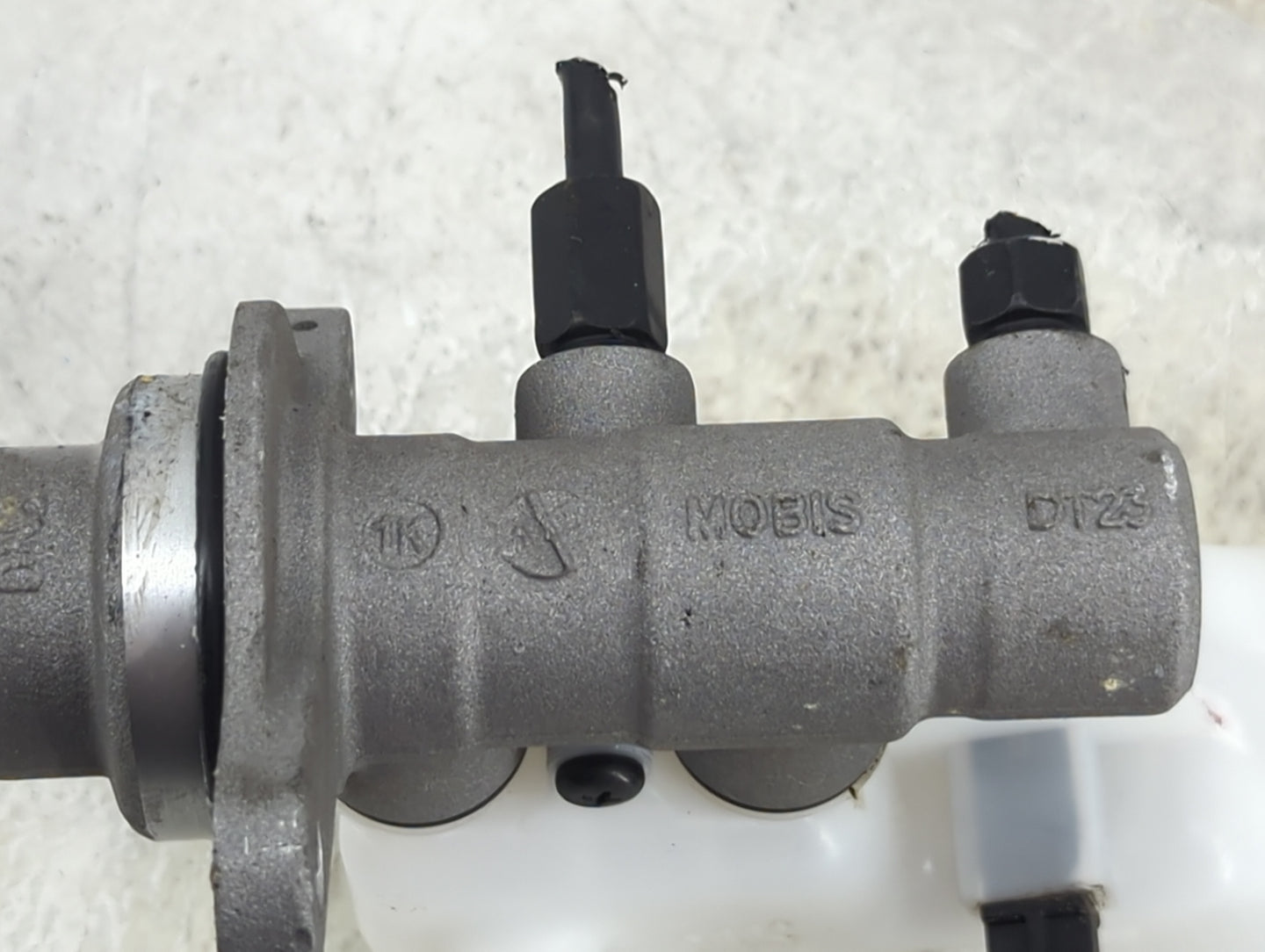 2022-2022 Hyundai Kona Brake Master Cylinder - Oemusedautoparts1.com