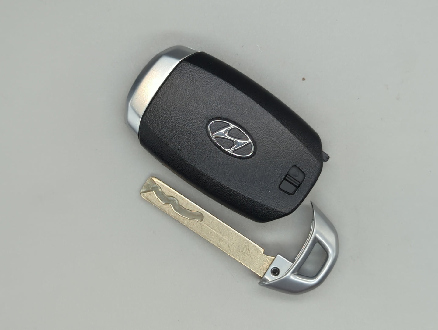 Hyundai Kona Keyless Entry Remote Fob TQ8-FOB-4F43 95440-J9450 4 buttons - Oemusedautoparts1.com