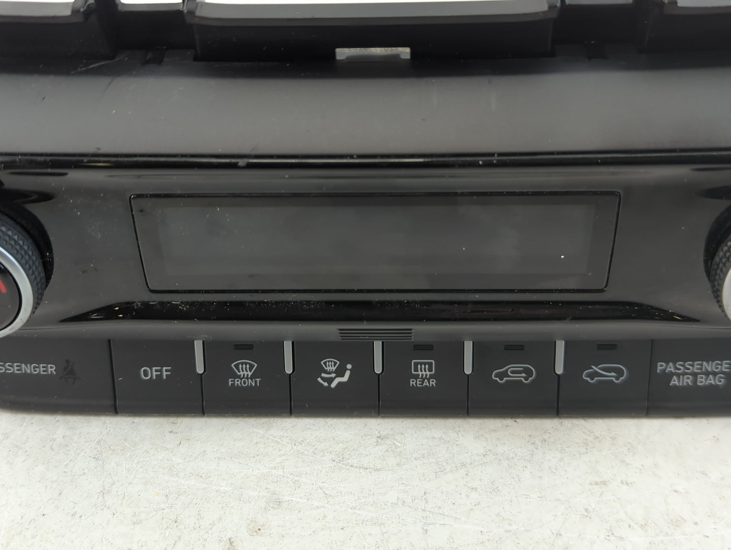 2022 Hyundai Kona Climate Control Module Temperature AC/Heater Replacement P/N:97250-J9DT0 Fits OEM Used Auto Parts - Oemuse