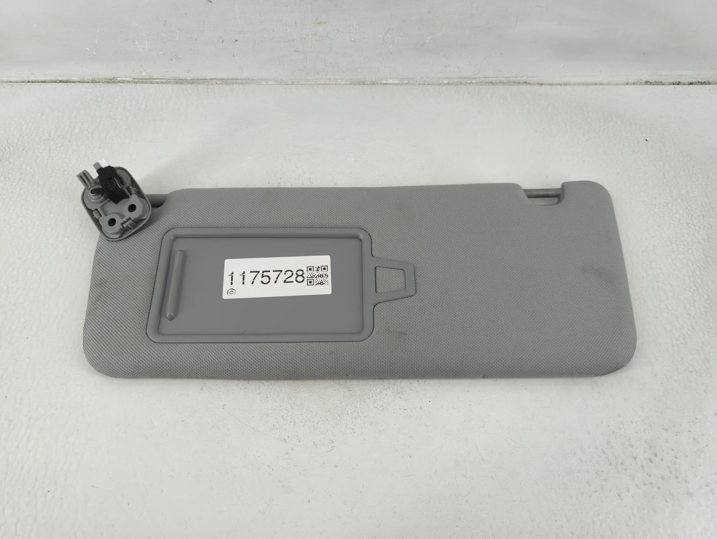 2020-2022 Hyundai Palisade Sun Visor Shade Replacement Driver Left Mirror Fits Fits 2020 2021 2022 OEM Used Auto Parts - Oem