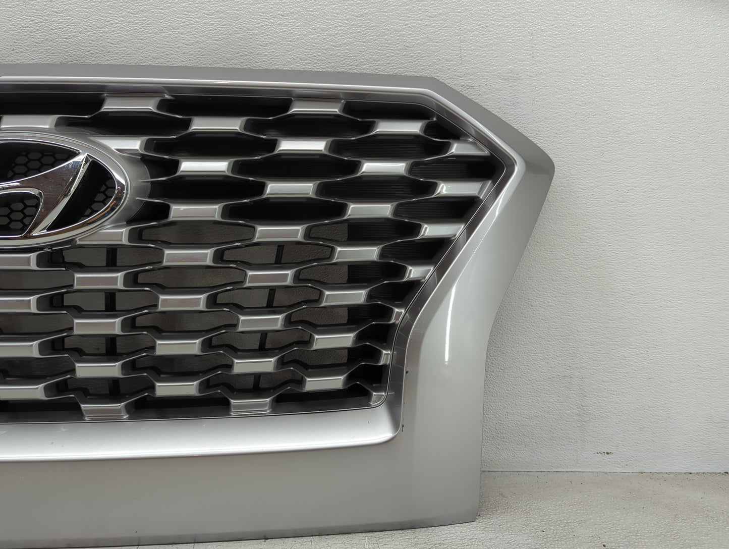 2020-2022 Hyundai Palisade Front Grille Bumper Not Included - Oemusedautoparts1.com