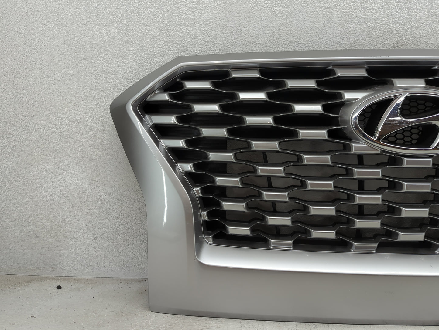 2020-2022 Hyundai Palisade Front Grille Bumper Not Included - Oemusedautoparts1.com