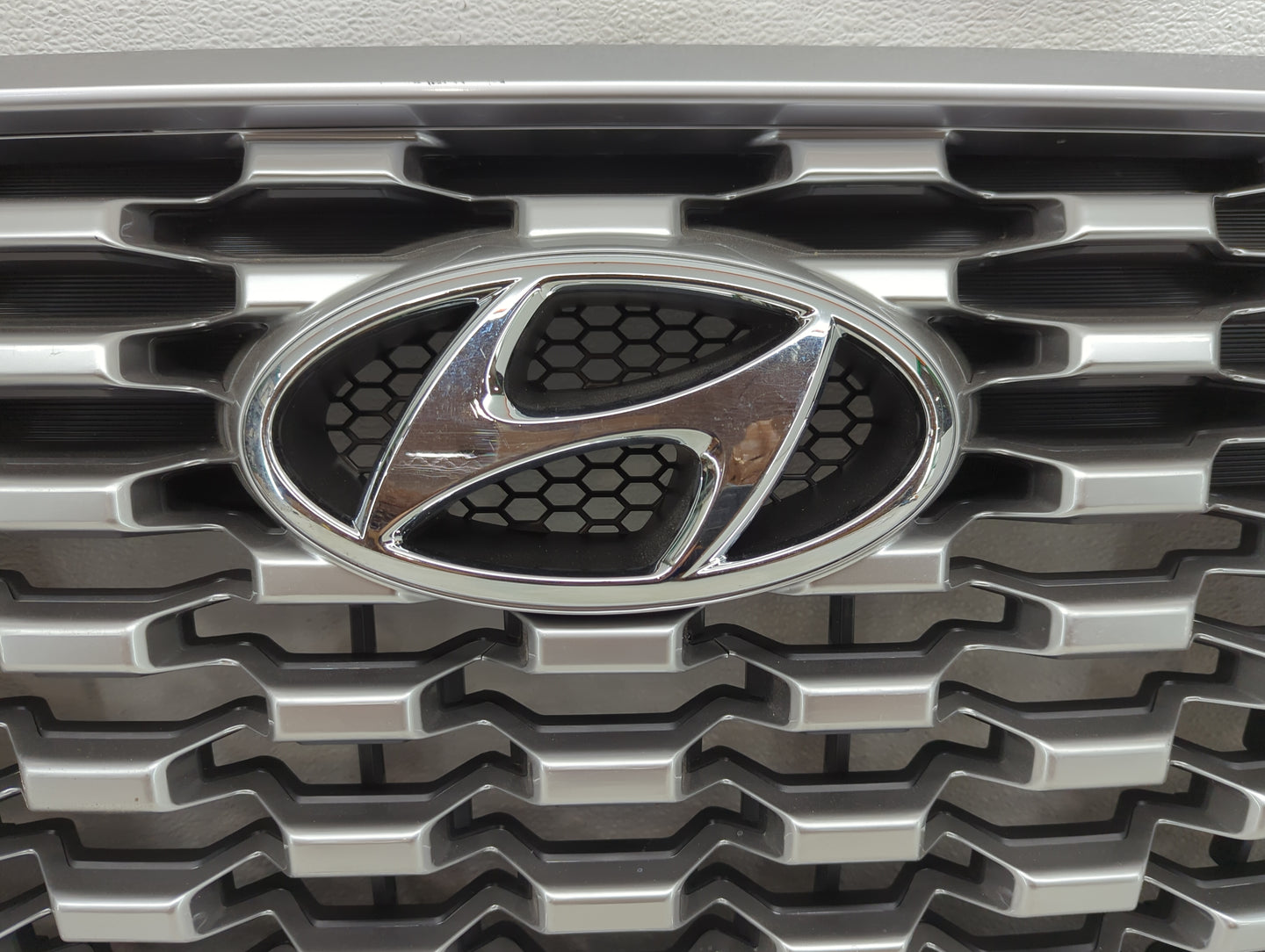 2020-2022 Hyundai Palisade Front Grille Bumper Not Included - Oemusedautoparts1.com