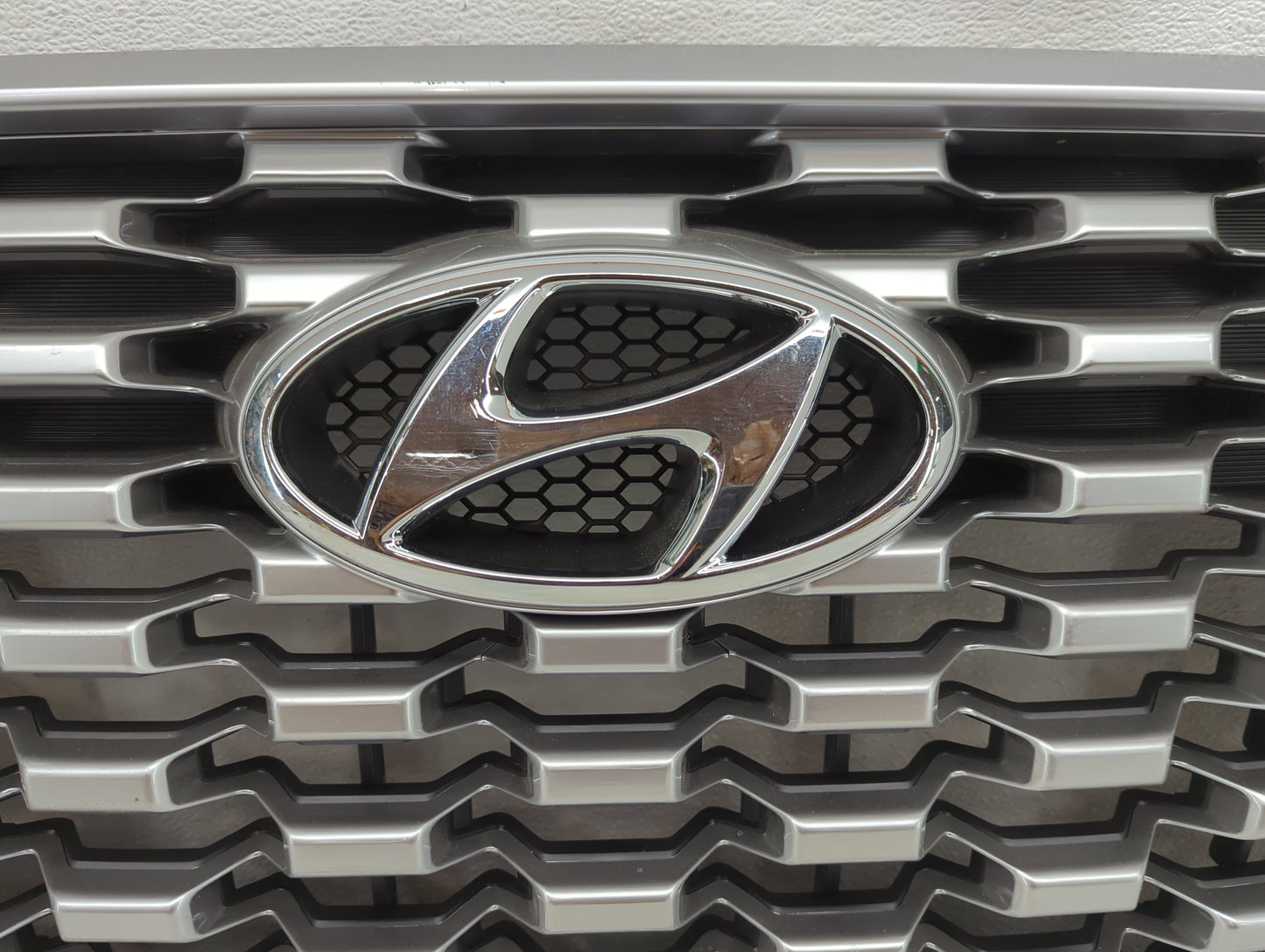 2020-2022 Hyundai Palisade Front Grille Bumper Not Included - Oemusedautoparts1.com