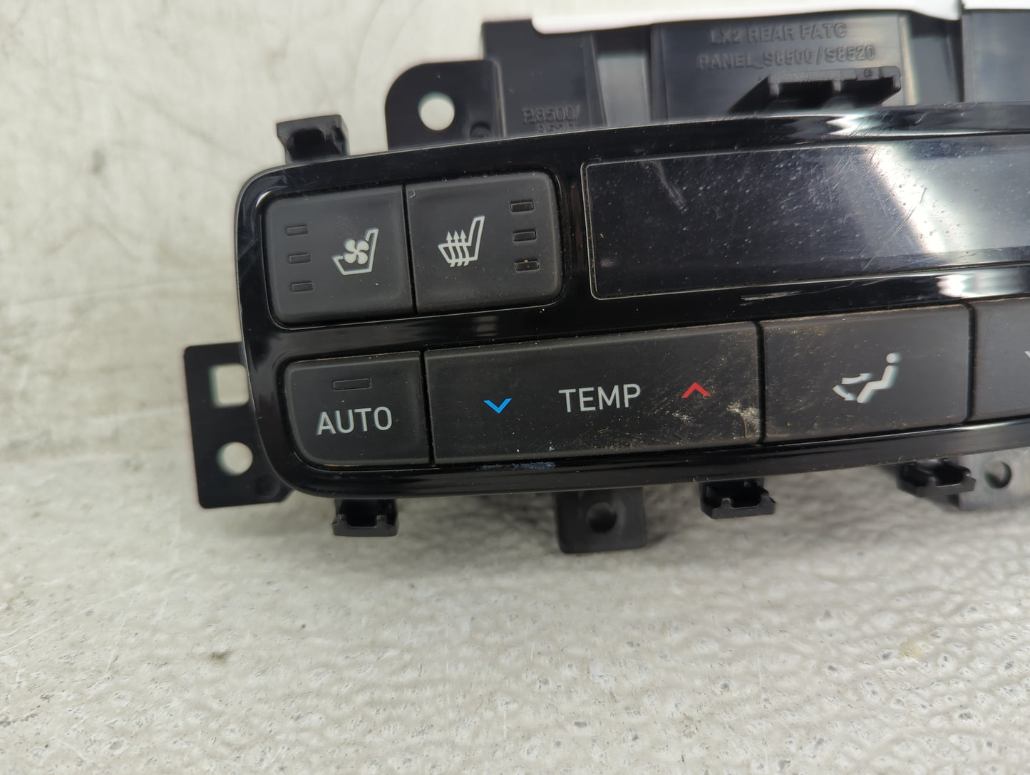2022 Hyundai Palisade Climate Control Module Temperature AC/Heater Replacement P/N:97950-S8500 Fits OEM Used Auto Parts - Oe