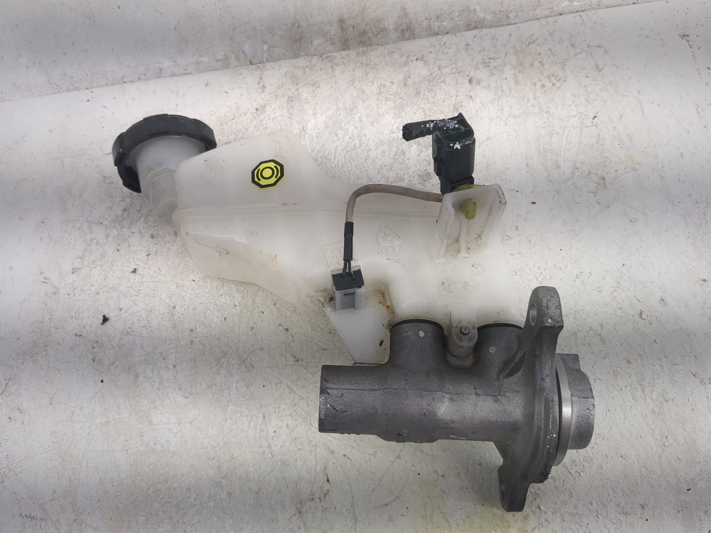 2022 Hyundai Santa Cruz Brake Master Cylinder - Oemusedautoparts1.com