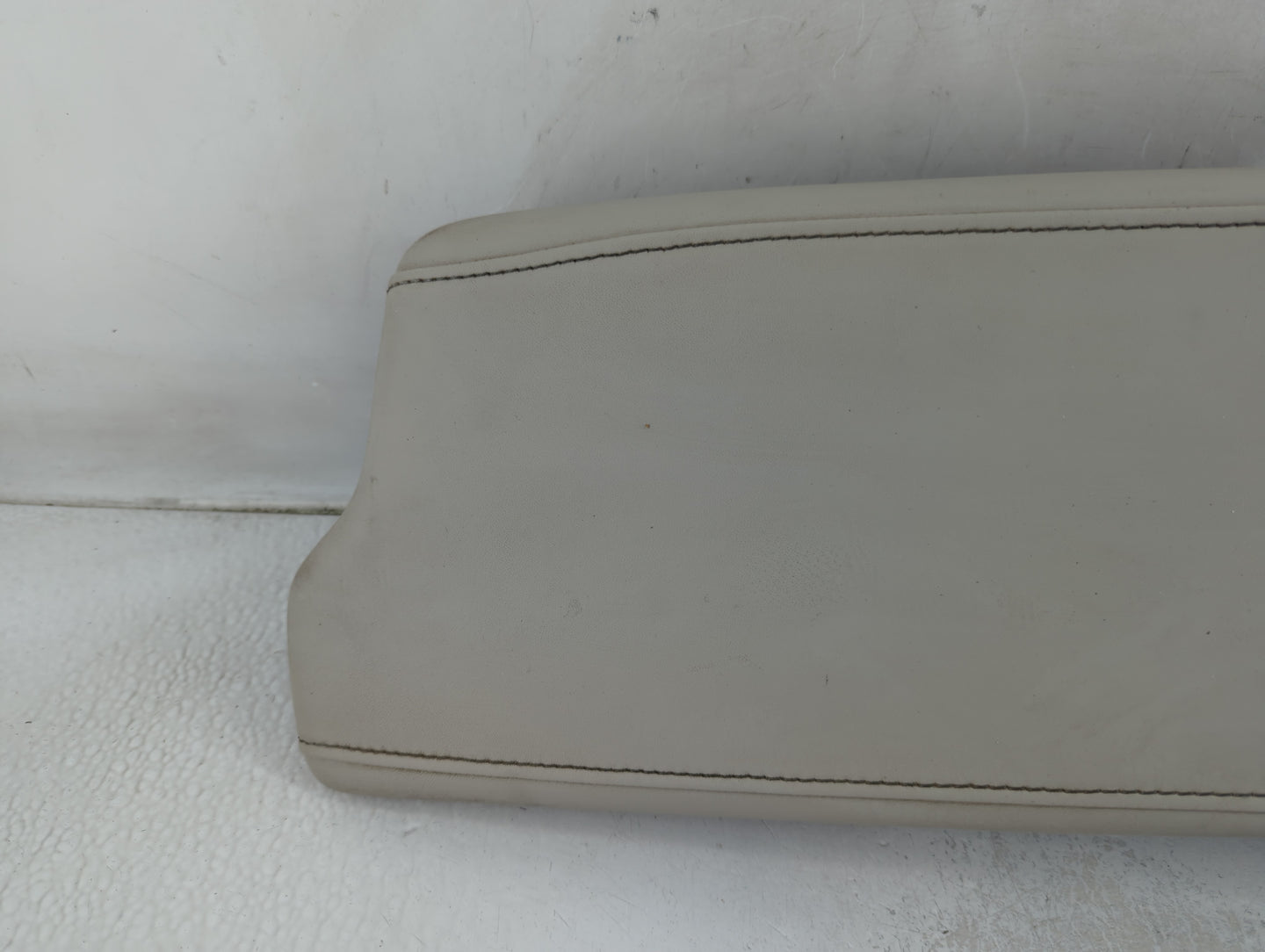 2020-2022 Hyundai Sonata Center Console Armrest Cover Lid P/N:84660-L1000REY Fits Fits 2020 2021 2022 OEM Used Auto Parts - 