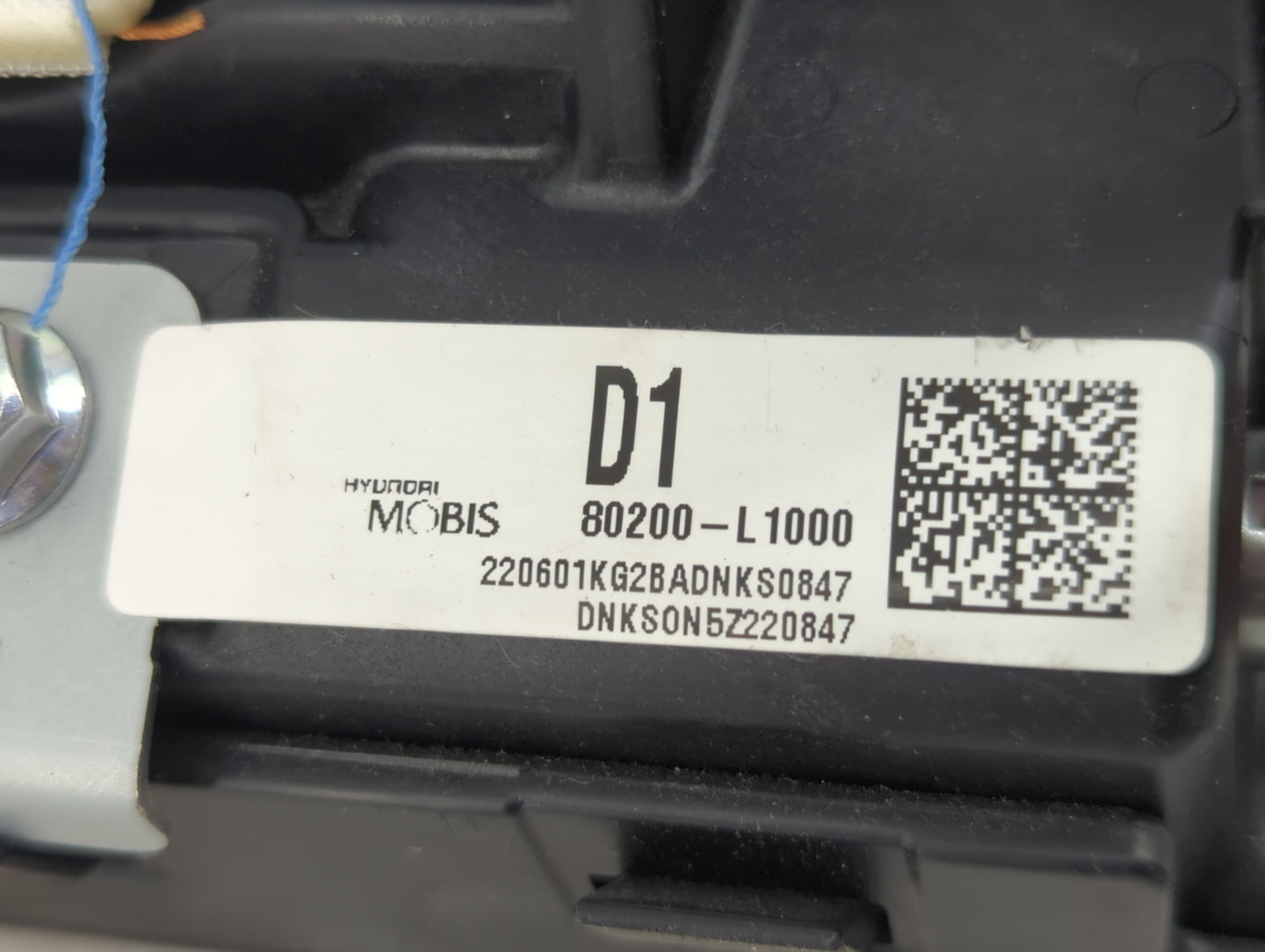 2020-2023 Hyundai Sonata Air Bag Passenger Right Knee OEM P/N:80200-L1000 Fits Fits 2020 2021 2022 2023 OEM Used Auto Parts 