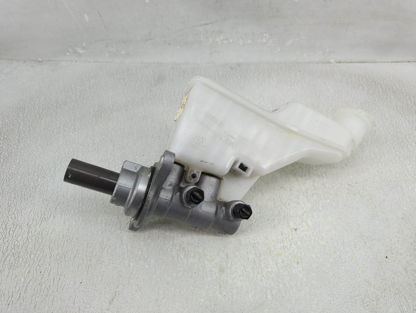 2022-2022 Hyundai Tucson Brake Master Cylinder 1310385 - Oemusedautoparts1.com