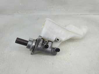 compare product 2022-2022 Hyundai Tucson Brake Master Cylinder 1310385
