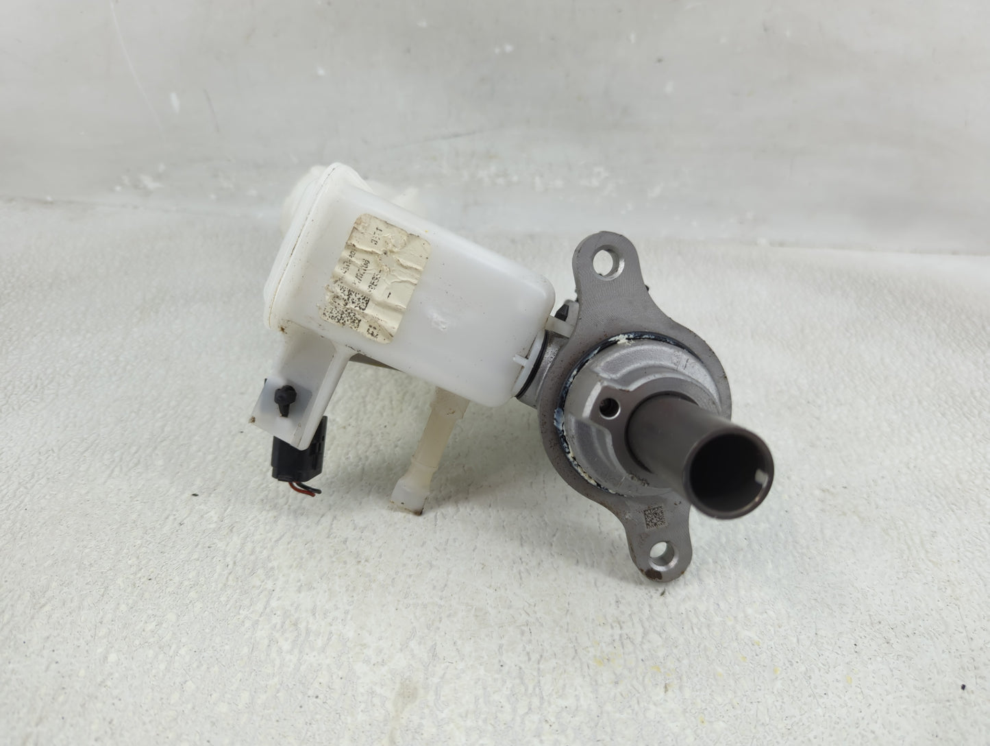 2022-2022 Hyundai Tucson Brake Master Cylinder - Oemusedautoparts1.com