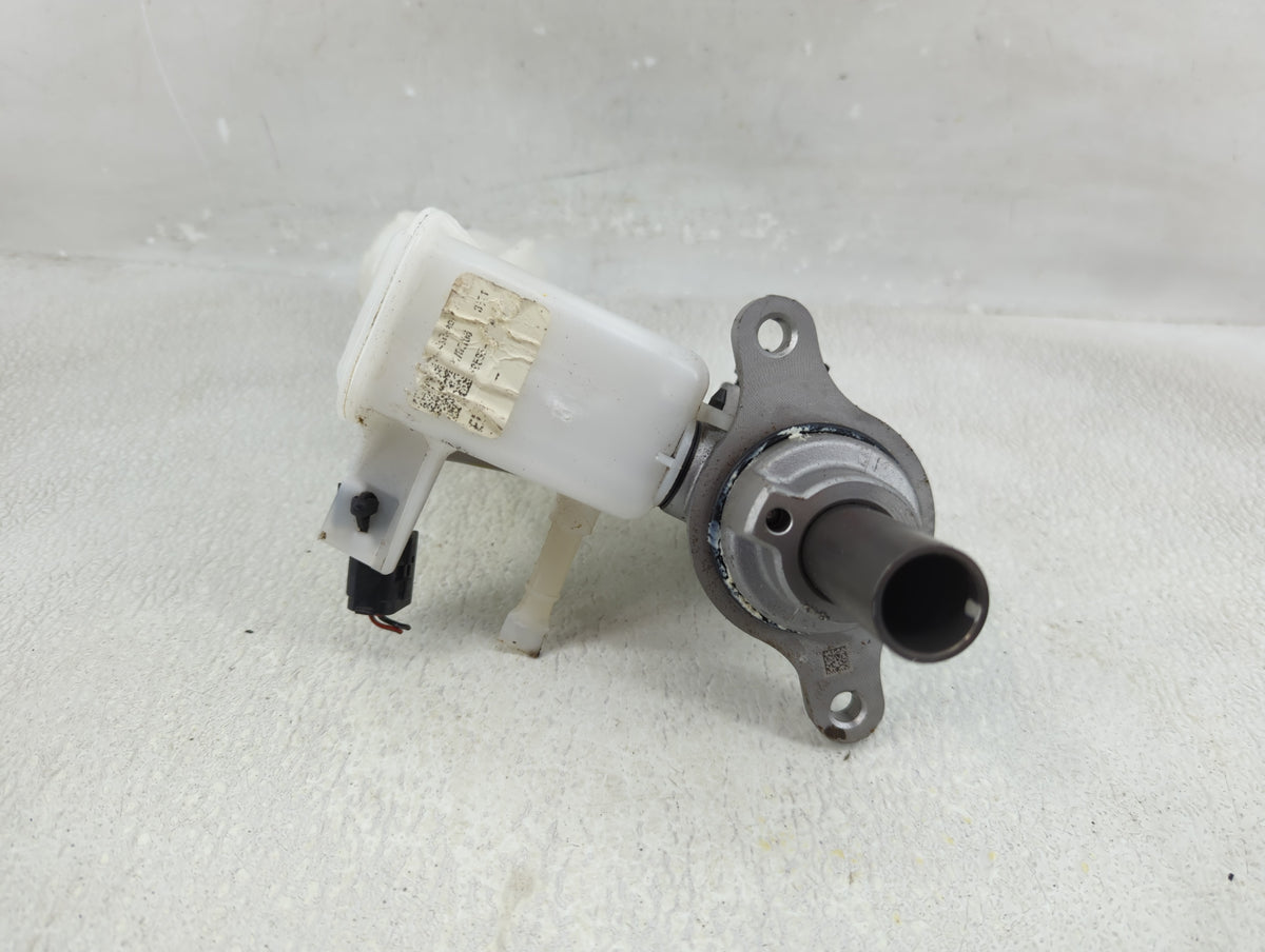 2022-2022 Hyundai Tucson Brake Master Cylinder 1310385 - Oemusedautoparts1.com