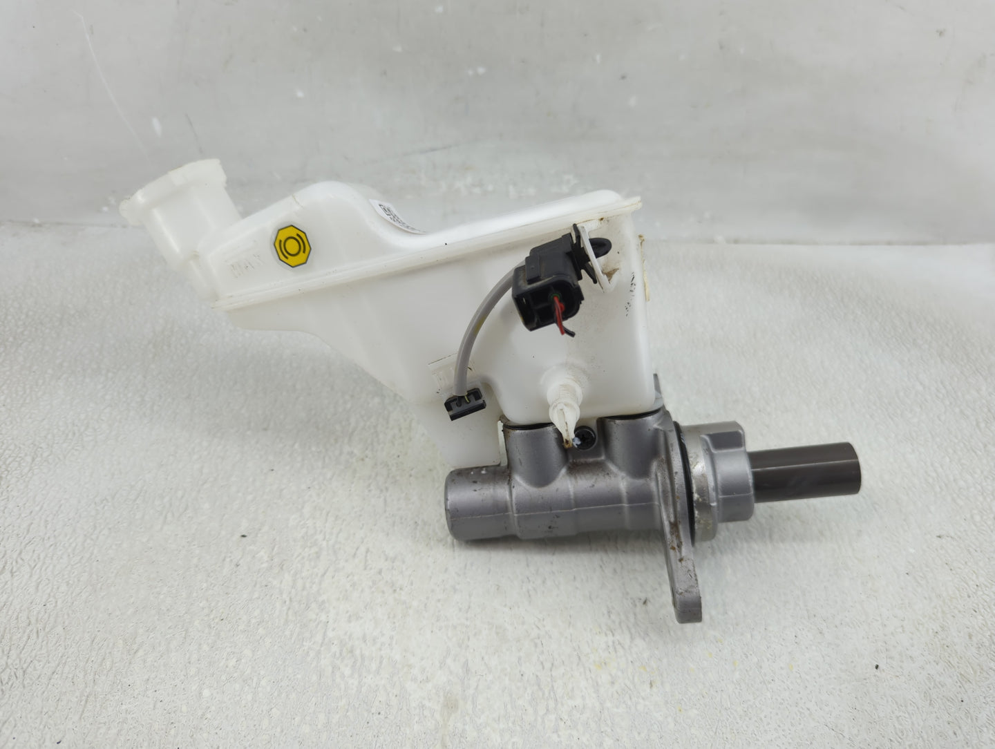 2022-2022 Hyundai Tucson Brake Master Cylinder - Oemusedautoparts1.com